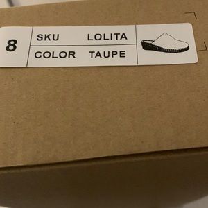 Women’s size 8 tan sandal